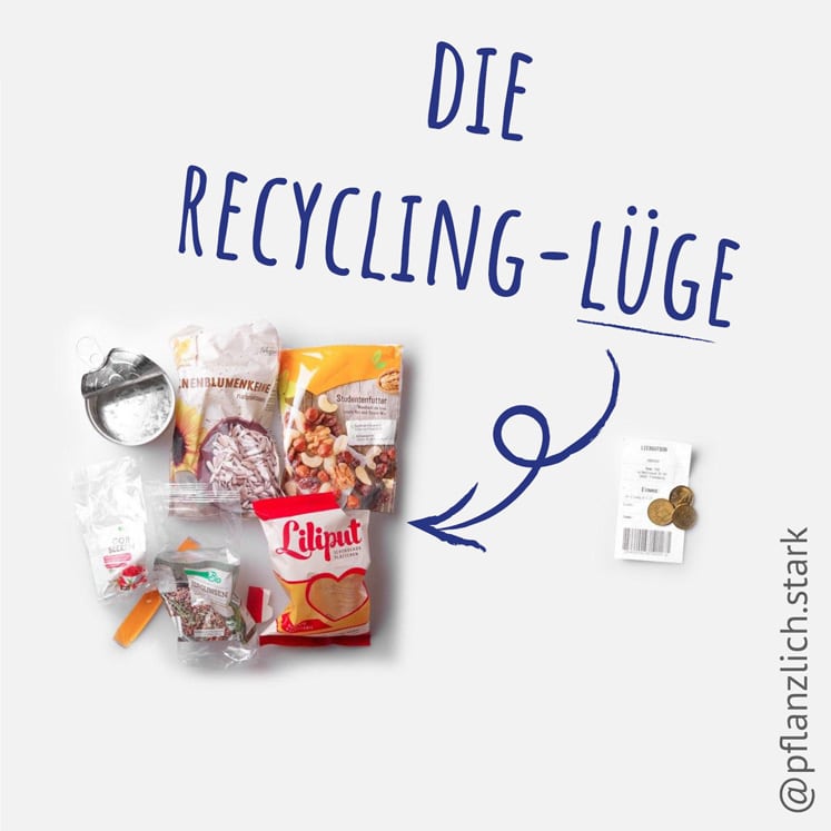 links plastikverpackungen von snacks und lebensmitteln, rechts leergutbon mit münzen. titel recycling lüge